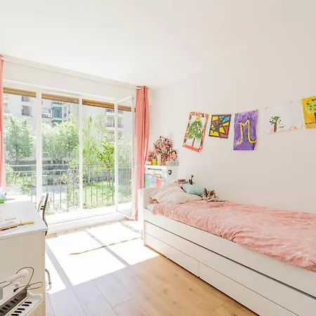 Spacious And Sublime Apt Of 140 Sq Apartment *